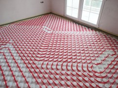 地暖是地板辐射采暖的简称，英文为Radiant Floor Heating，是以整个地面为散热器，通过地板辐射层中的热媒，均匀加热整个地面，利用地面自身的蓄热和热量向上辐射的规律由下至上进行传导，来达到取暖的目的。
水地暖是指把水加热到一定温度，输送到地板下的水管散热网络，通过地板发热而实现采暖目的的一种取暖方式。
低温地面热媒在室内形成脚底至头部逐渐递减的温度梯度，从而给人以脚暖头凉的舒适感。地面辐射供暖符合中医“温足顶凉”的健身理论，是目前最舒适的采暖方式，也是现代生活品质的象征。