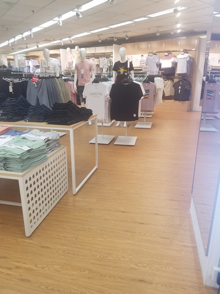 广东批发办公写字楼装修PVC塑胶地板 餐厅咖啡馆木纹片材石塑地板图1
