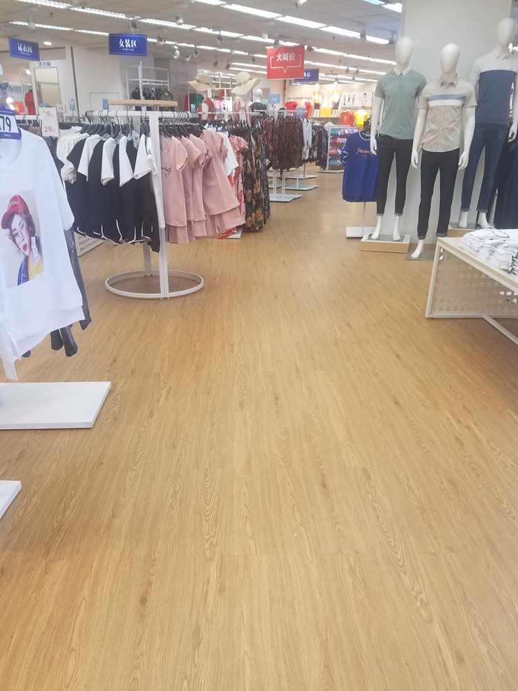 广东批发办公写字楼装修PVC塑胶地板 餐厅咖啡馆木纹片材石塑地板图2