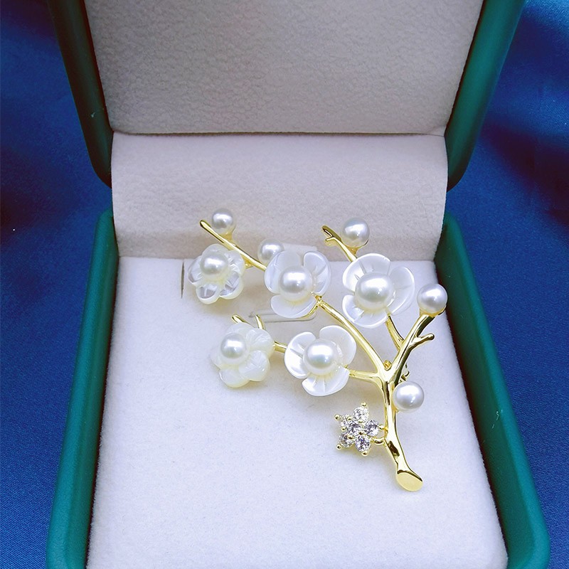 贝母梅花款胸花	1枚	淡水珍珠	合金+锆石	5—6mm图2